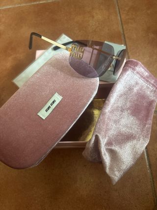 Gafas Miu Miu con caja y funda de terciopelo