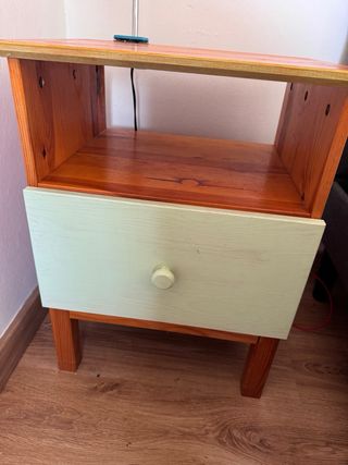 x2 Mesitas de noche de madera Ikea