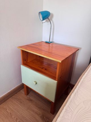 x2 Mesitas de noche de madera Ikea