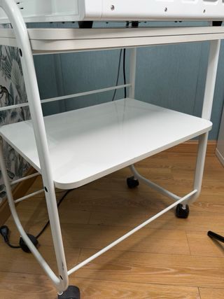 Carrito auxiliar blanco y gris