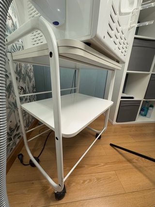 Carrito auxiliar blanco y gris