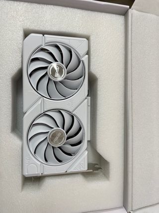 Tarjeta Gráfica NVIDIA GeForce RTX 4060 8GB Blanco