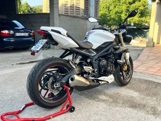 Triumph Street Triple 675 A2 muy cuidada