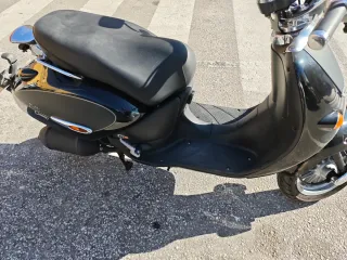 Moto Scooter Negra