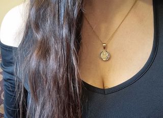 Medalla San Benito Dorada Negra