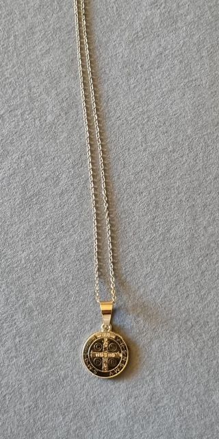 Medalla San Benito Dorada Negra