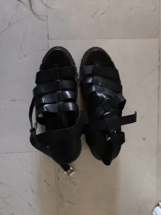 Sandalias negras Stradivarius