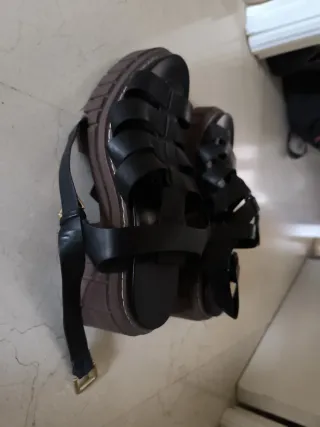 Sandalias negras Stradivarius