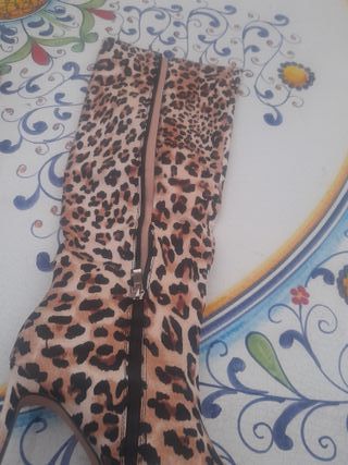 Stivali con stampa leopardata