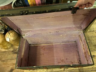 Baul antiguo de madera