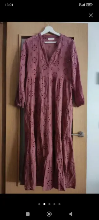 Traje Hoss y vestido Maison Hotel