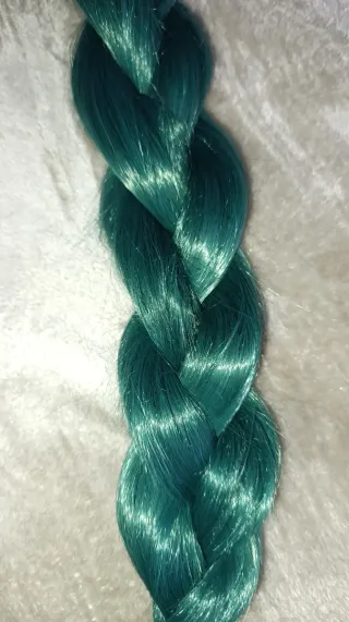 Peluca larga verde con flequillo