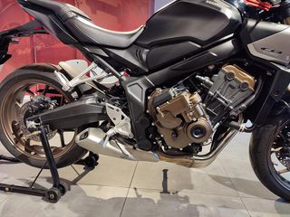 Honda CB650R 2025 - 2000 km