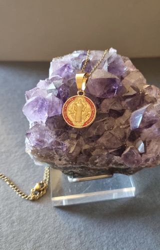 Medalla San Benito Oro y Rojo