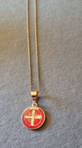 Medalla San Benito Oro y Rojo