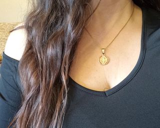 Medalla San Benito Oro y Rojo