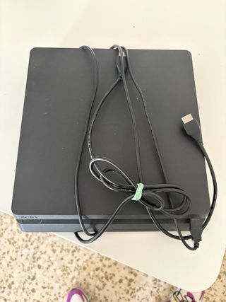 PS4 1TB Negra + Mando