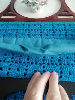 Bolso ganchillo azul con asas y regalo
