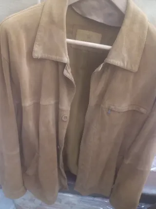 Chaqueta marca Caramelo de ante para caballero.