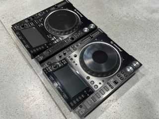 2x Pioneer DJ CDJ-2000 Nexus 2 (033966 / 027294)