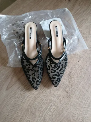 Zapatos de fiesta tacón leopardo . Acaba de llegar