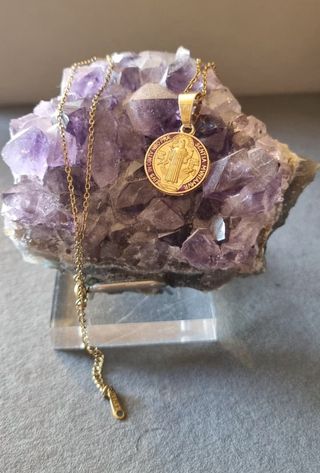 Medalla San Benito Oro Morado