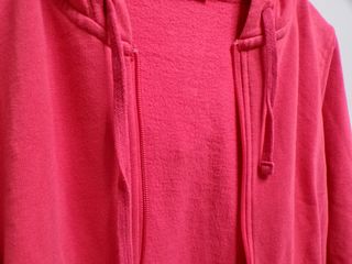 Chaqueta deportiva Asics, con capucha