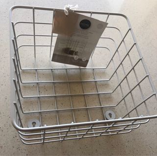 Cesta organizadora de metal blanca