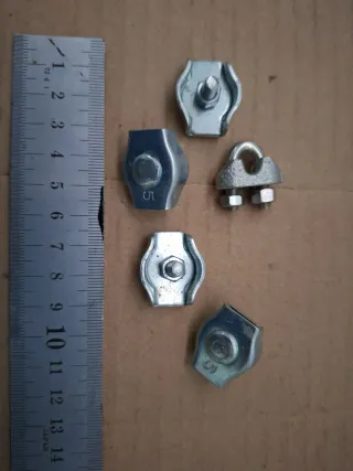 5 Sujetacables metálicos
