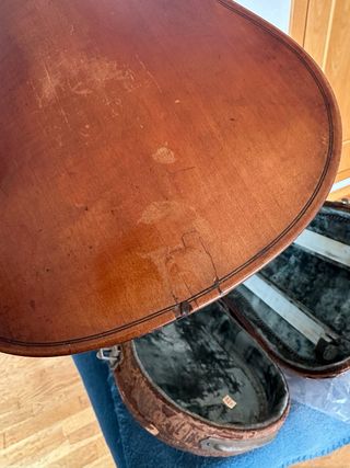 Violino antigo com caixa