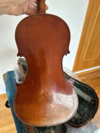 Violino antigo com caixa