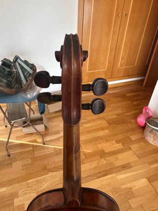 Violino antigo com caixa