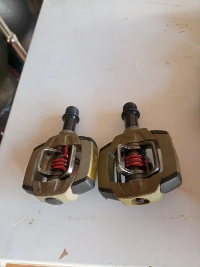 Pedales automáticos sin calas MTB