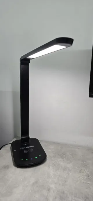 Lámpara LED Hyundai Negra