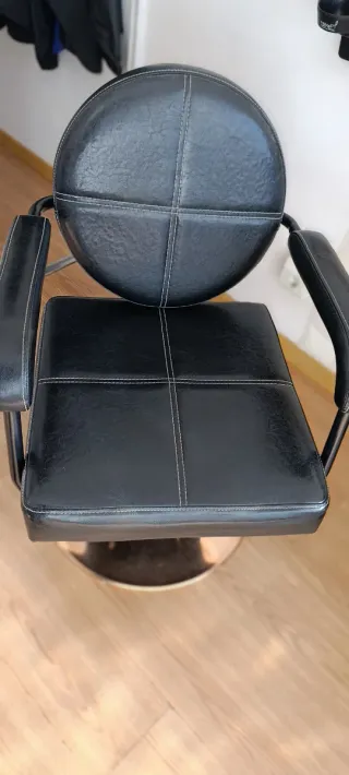 Mobiliario Peluquería: 2 Sillones,espejos,camilla