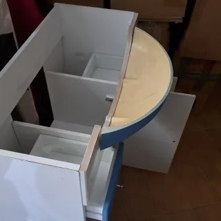 Mueble de baño azul y blanco