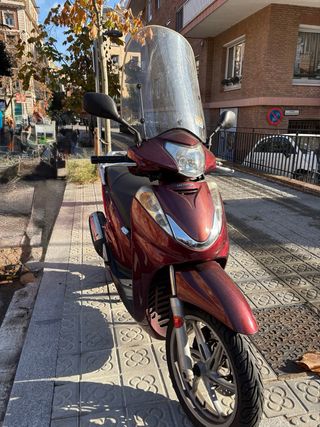 Honda SH300i Granate con cofre