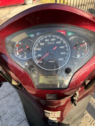 Honda SH300i Granate con cofre