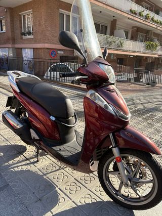 Honda SH300i Granate con cofre