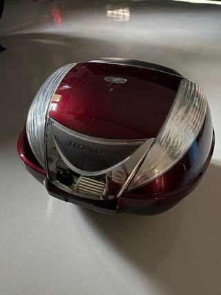 Honda SH300i Granate con cofre