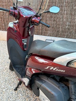 Honda SH300i Granate con cofre original