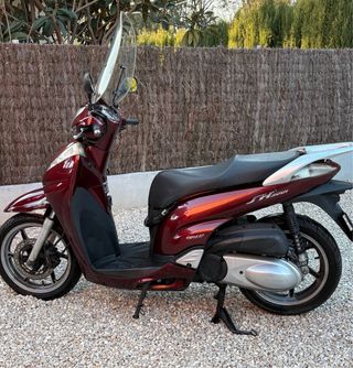 Honda SH300i Granate con cofre original