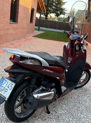 Honda SH300i Granate con cofre original