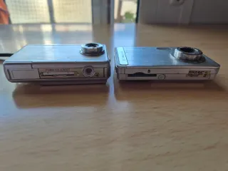 2 Cámaras Digitales Plateadas