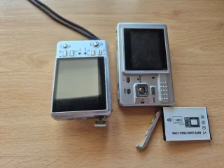 2 Cámaras Digitales Plateadas