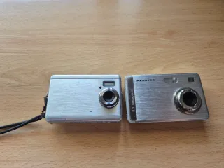 2 Cámaras Digitales Plateadas