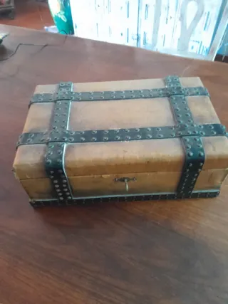 Cassetta Tombola Vintage con Serratura Rotta