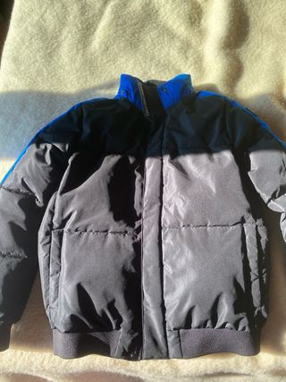 Giubbotto Calvin Klein con cappuccio nero e blu