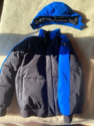 Giubbotto Calvin Klein con cappuccio nero e blu