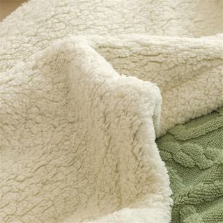 Manta Sherpa Ultrasuave Grande color verde salvia